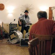 Fred Raspail gab ein großartiges Konzert im kleinen, aber erlesenen Rahmen des Grünen Salons.