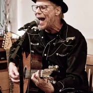 Das Foto zeigt Craig Gerber bei dem Auftritt des Duos »Craig Gerber & Stefan Wohlhaupter« am 27. September 2025 im Grünen Salon Peiting