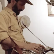 Das Foto zeigt Tomás Peralta von der Band »Yonder Boys«